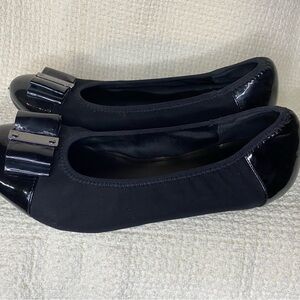 Chic Black Women's Flats with Bow Detail